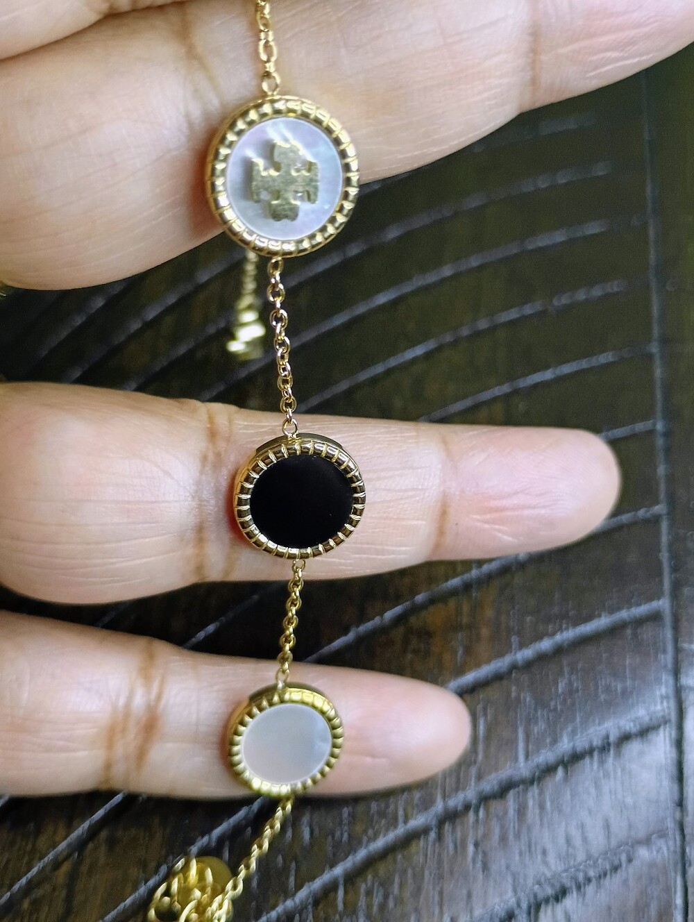 New Gold-Tone Bracelet with Black and White Discs - Picture 2 of 3
